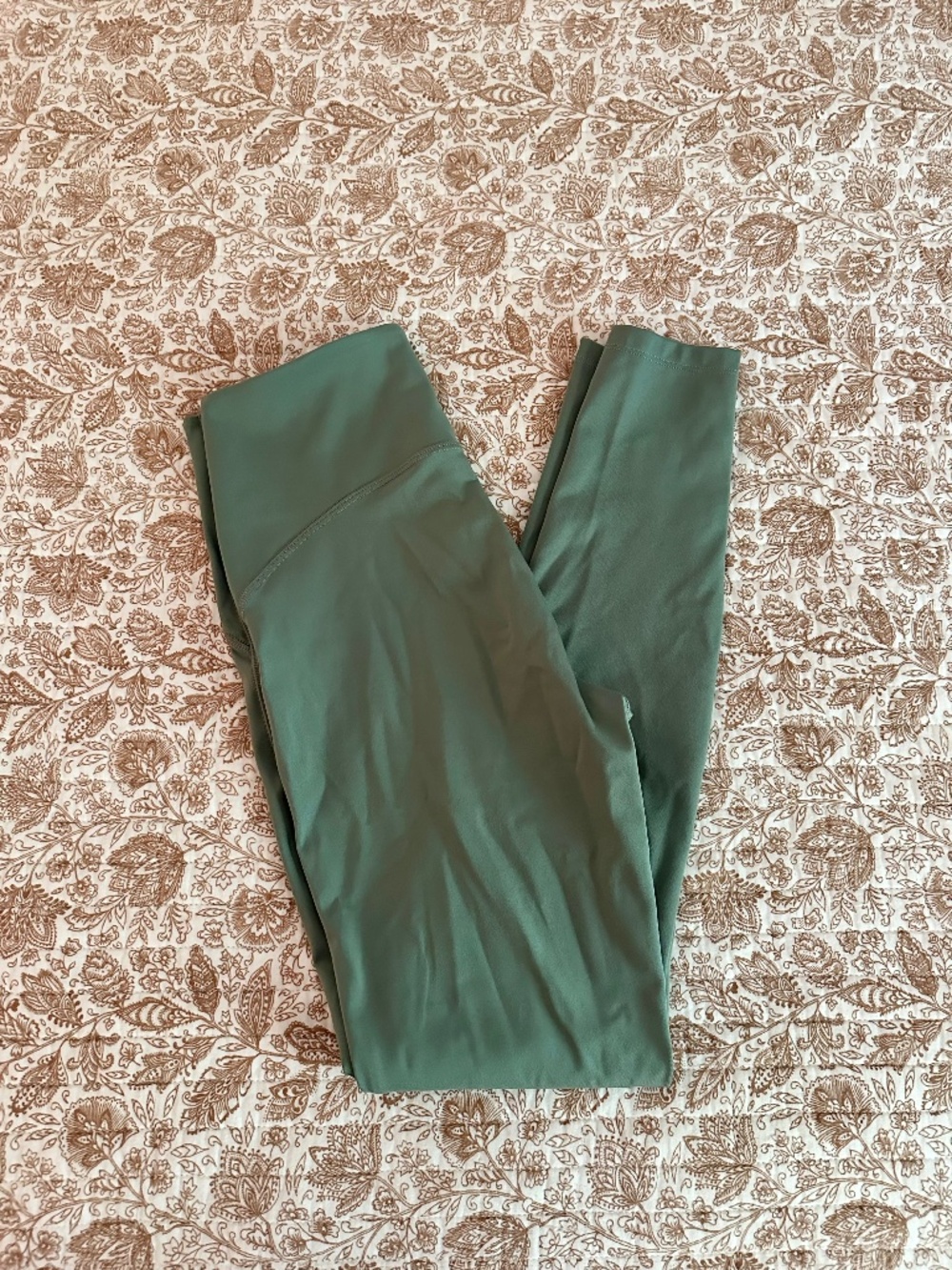 NWOT All in Motion Everyday Soft Leggings Green